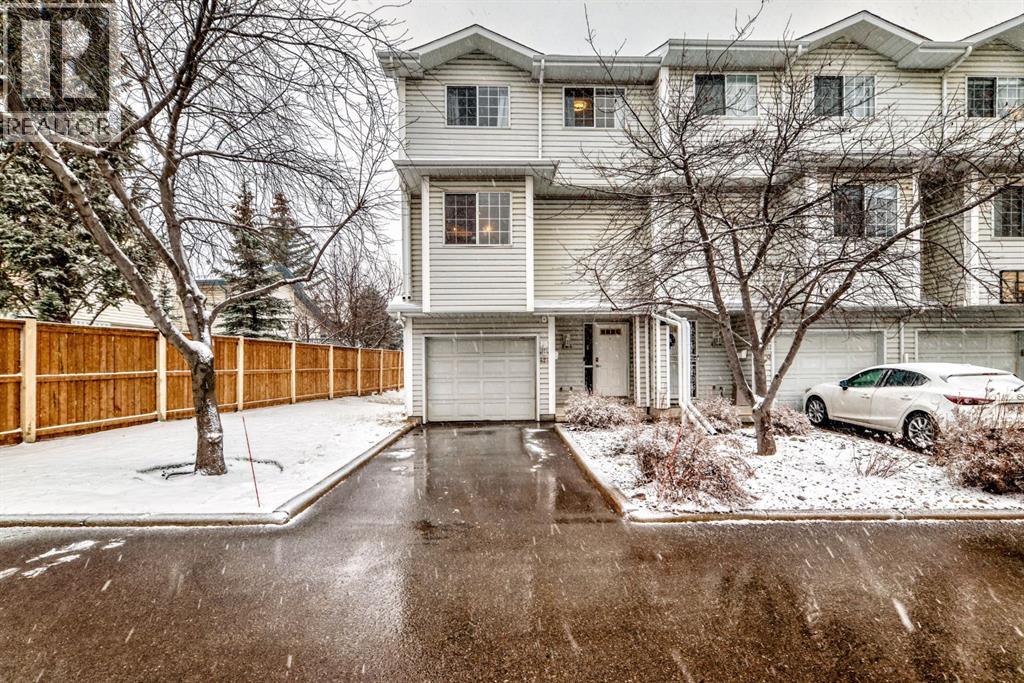 424 Hawkstone Manor NW, Calgary, Alberta