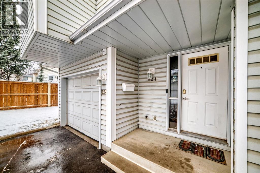 424 Hawkstone Manor Nw, Calgary, Alberta  T3G 3X2 - Photo 2 - A2302779