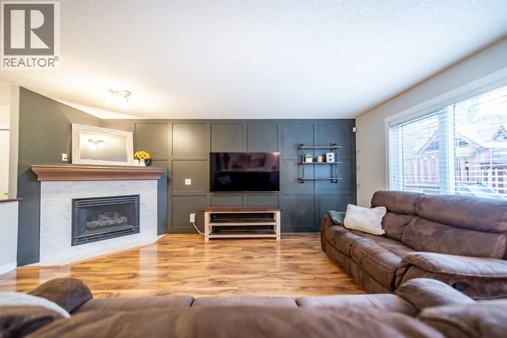 17 Hidden Close NW, Calgary, Alberta  T3A 5P4 - Photo 7 - A2303389