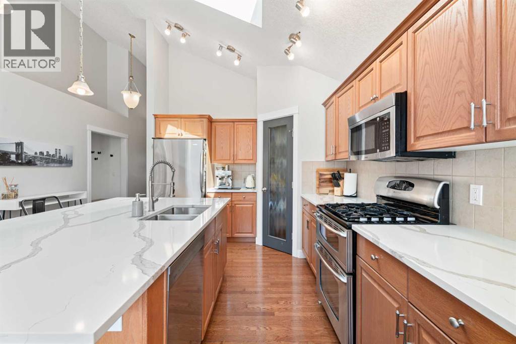 611 Cavendish Beach Bay, Chestermere, Alberta  T1X 1H9 - Photo 16 - A2303442