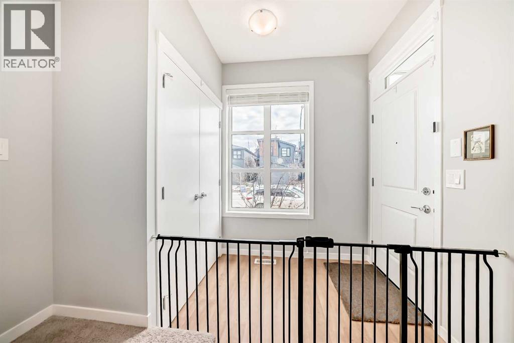 19 Rowley Common Nw, Calgary, Alberta  T3L 0G4 - Photo 4 - A2303482