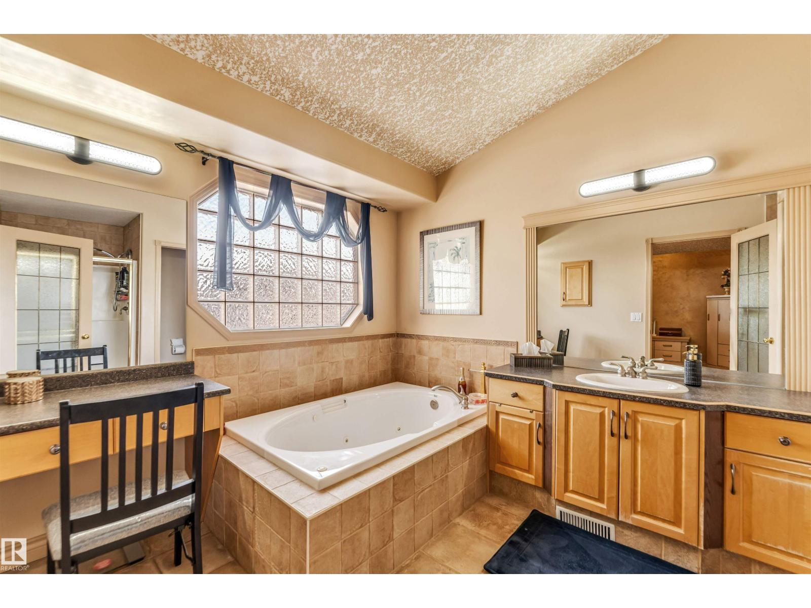 8715 160a Av Nw, Edmonton, Alberta  T5Z 3K4 - Photo 8 - E4483512