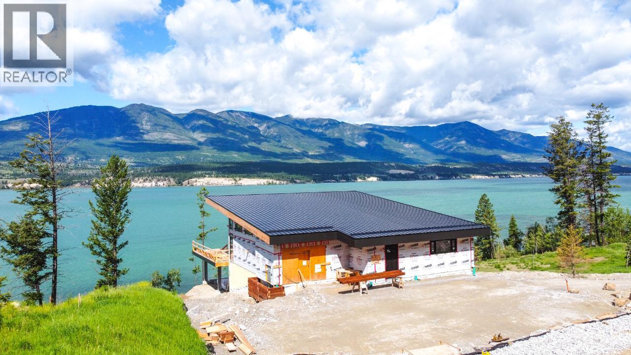 8785 Grainger Road, Canal Flats, British Columbia  V0B 1B0 - Photo 30 - 10384285