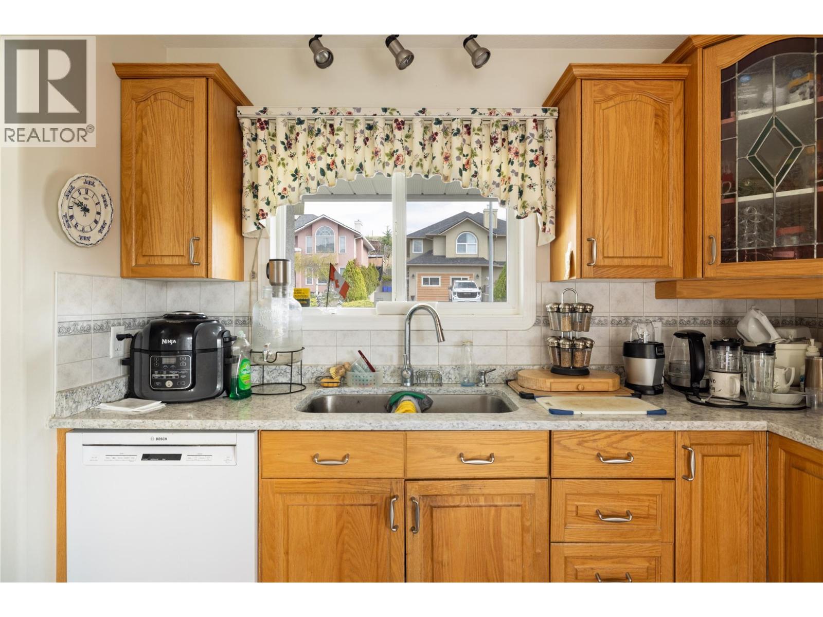 4805 Valleyview Place, Vernon, British Columbia  V1T 9L6 - Photo 16 - 10384303