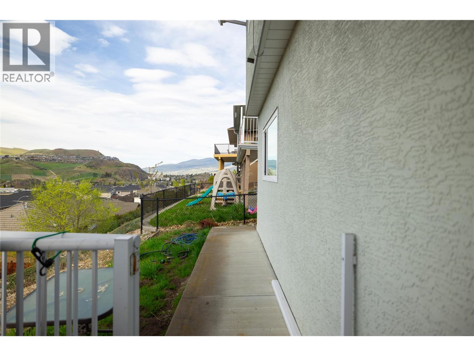 4805 Valleyview Place, Vernon, British Columbia  V1T 9L6 - Photo 9 - 10384303