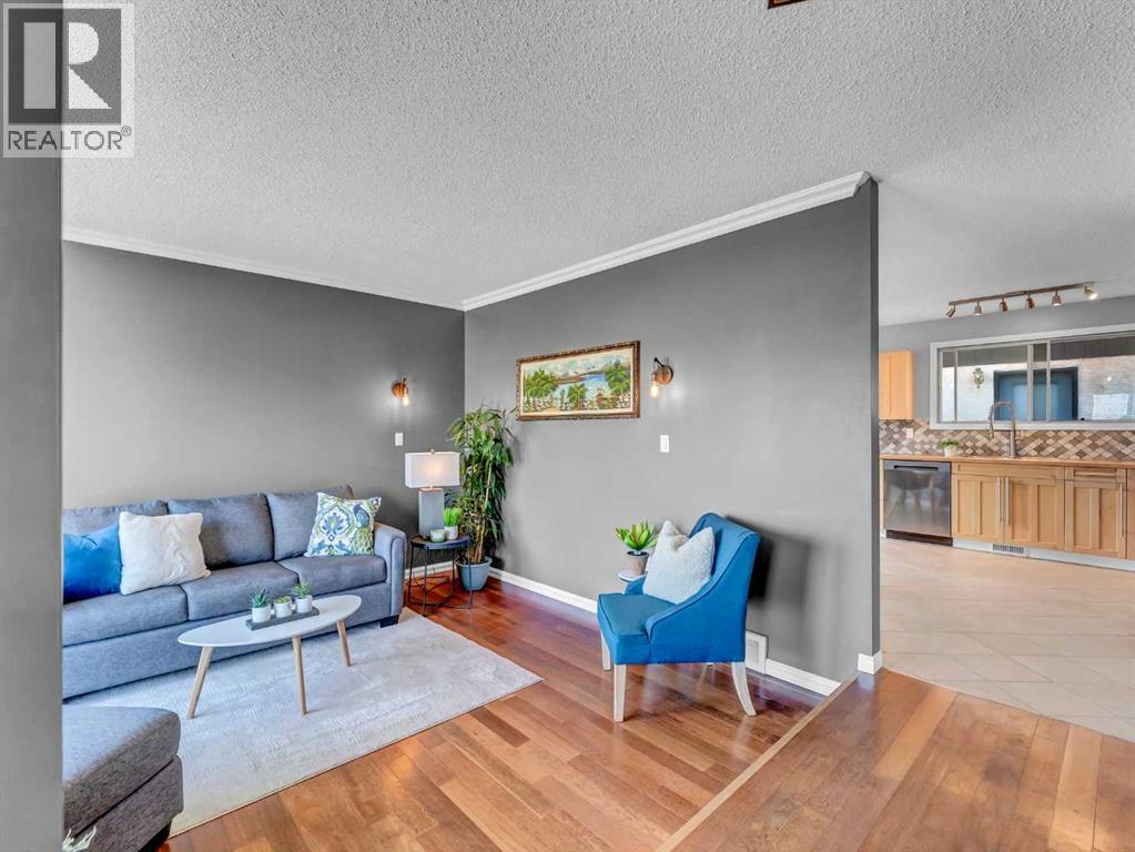 17 Ross Haven Court Se, Medicine Hat, Alberta  T1B 3B3 - Photo 5 - A2303451