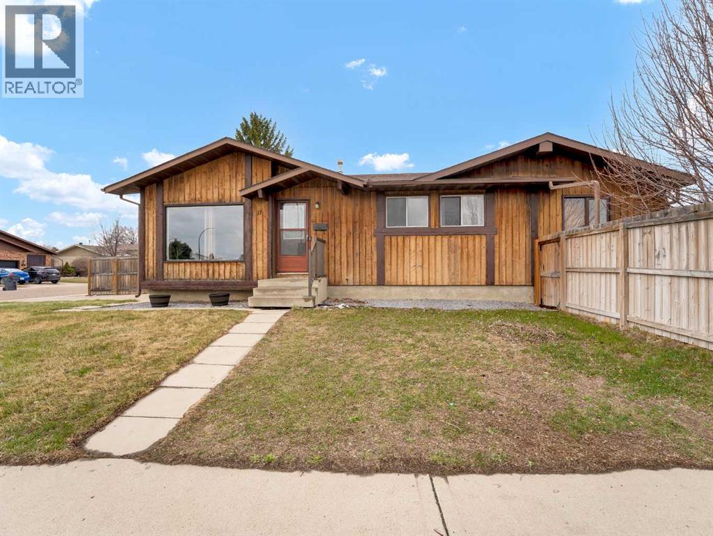 17 Ross Haven Court Se, Medicine Hat, Alberta  T1B 3B3 - Photo 1 - A2303451