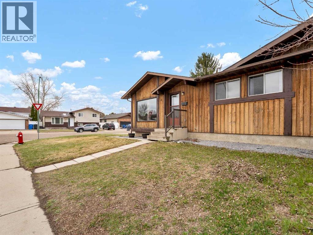 17 Ross Haven Court Se, Medicine Hat, Alberta  T1B 3B3 - Photo 3 - A2303451