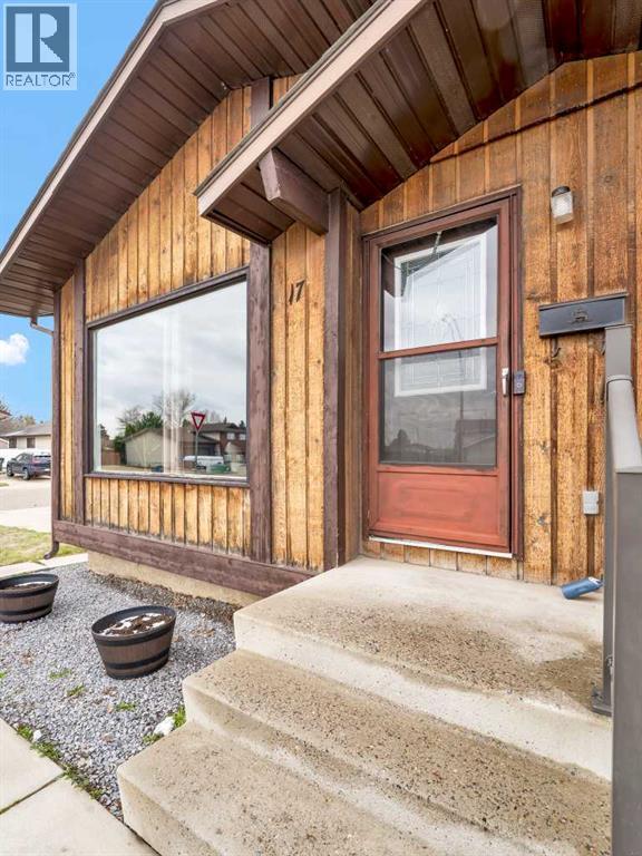 17 Ross Haven Court Se, Medicine Hat, Alberta  T1B 3B3 - Photo 4 - A2303451