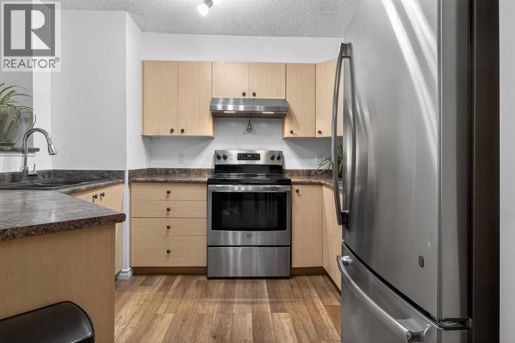 8117, 304 Mackenzie Way Sw, Airdrie, Alberta  T4B 2W4 - Photo 4 - A2291901