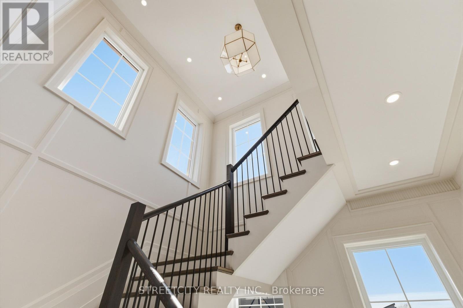 326 Manhattan Drive, London South, Ontario  N6K 4M7 - Photo 8 - X13030876