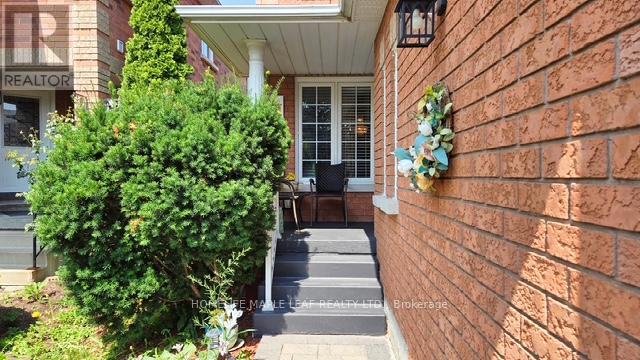 7 Colleyville Street, Brampton, Ontario  L7A 1H3 - Photo 4 - W13030740