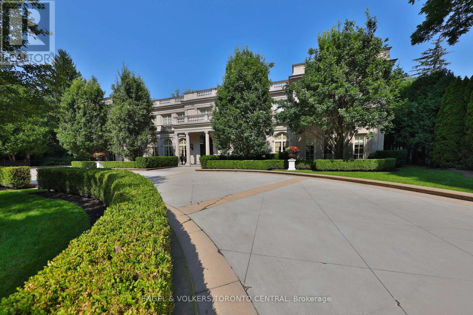 489 Lakeshore Road E, Oakville, Ontario  L6J 1K4 - Photo 3 - W13030806