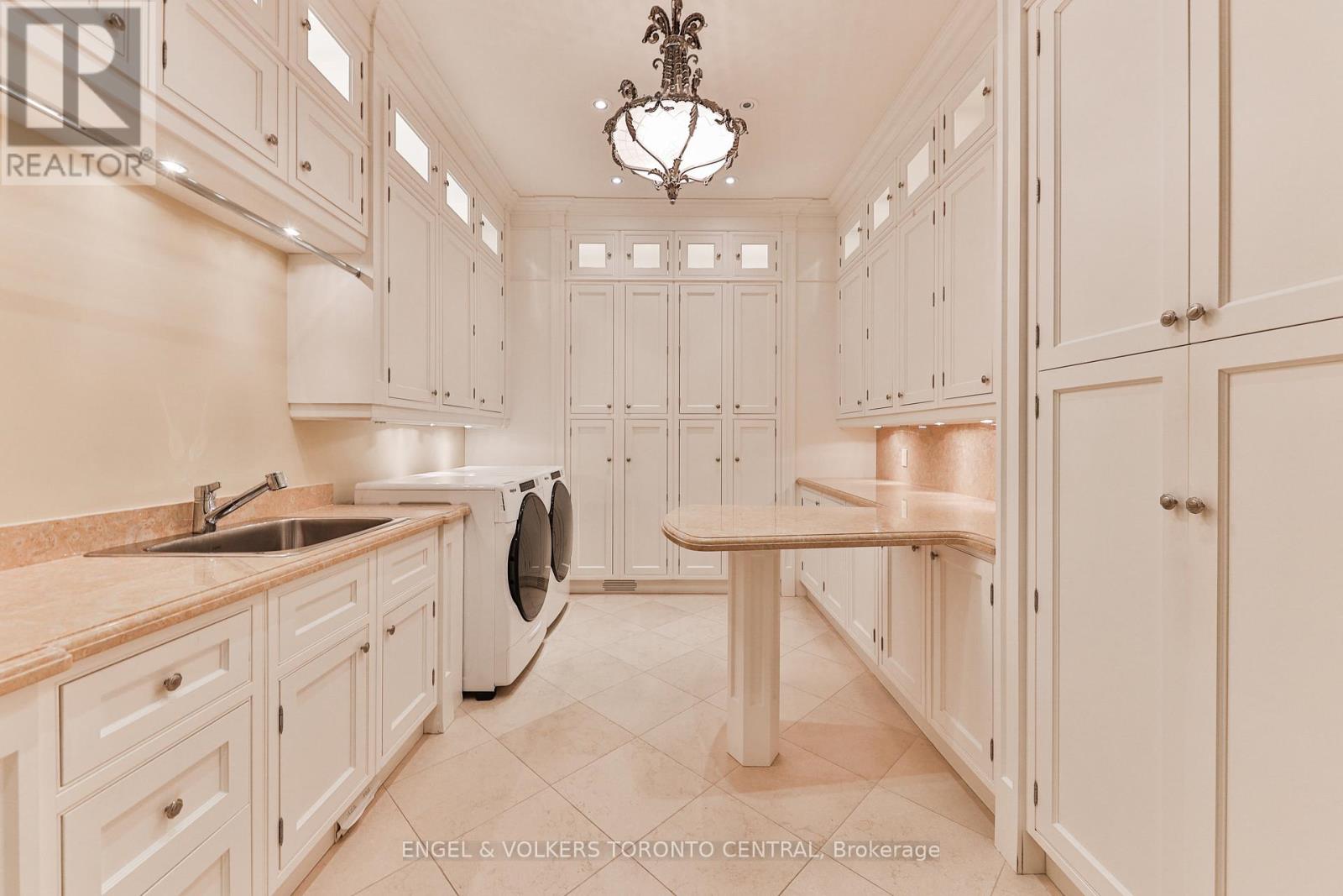 489 Lakeshore Road E, Oakville, Ontario  L6J 1K4 - Photo 37 - W13030806