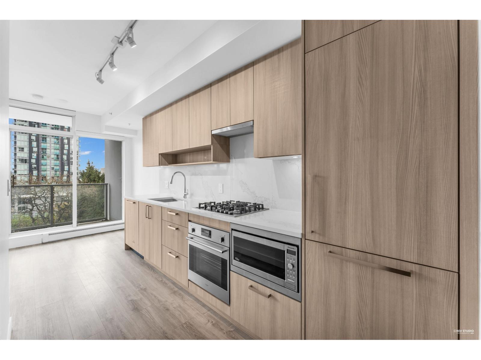 507 13350 CENTRAL AVENUE, Surrey, British Columbia