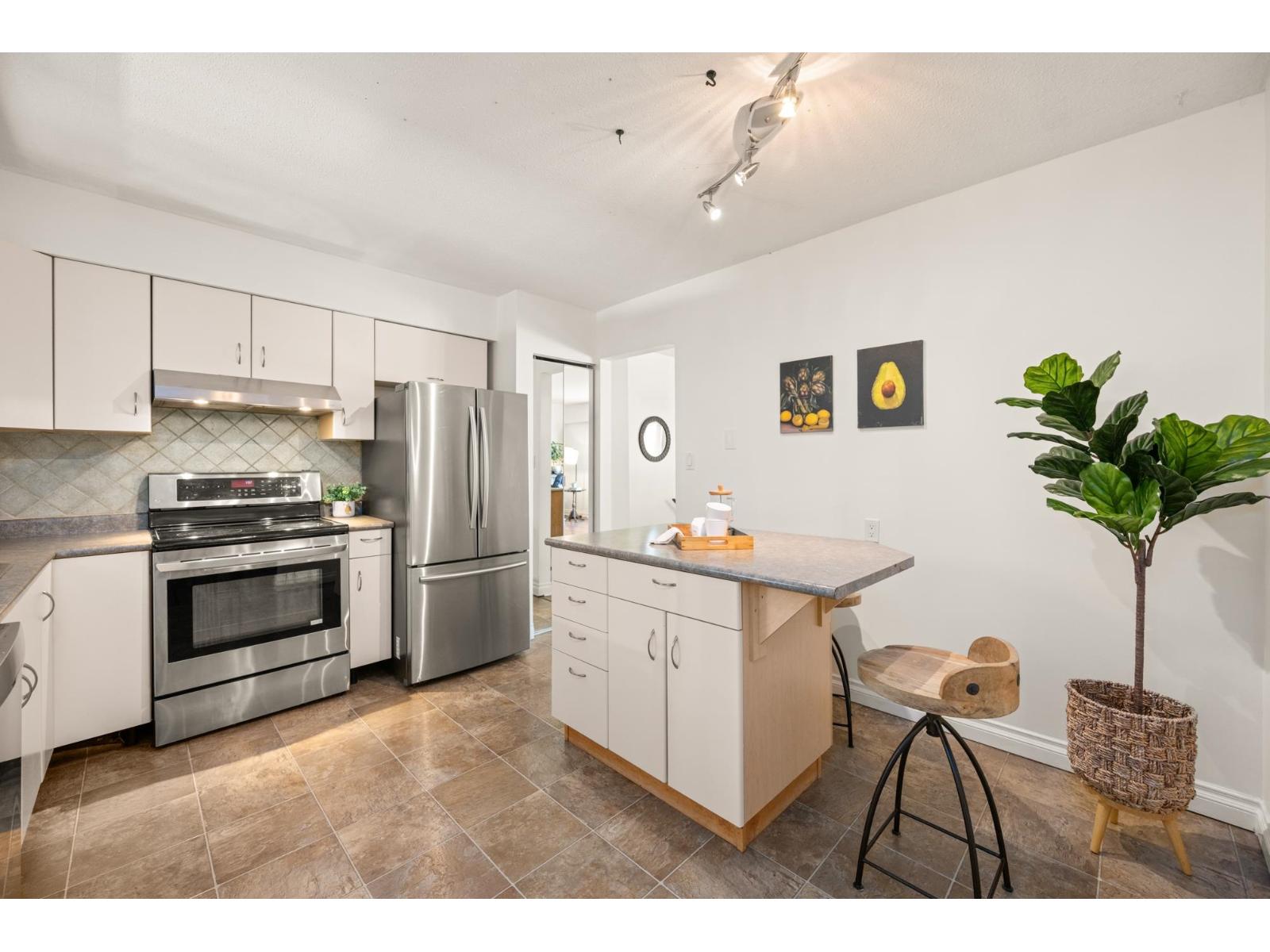 5866 179a Street, Surrey, British Columbia  V3S 4K3 - Photo 4 - R3112035