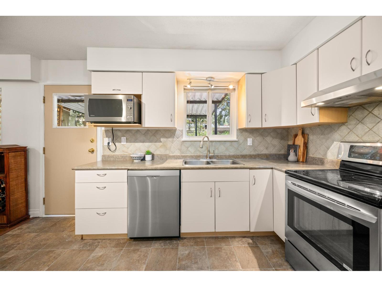 5866 179a Street, Surrey, British Columbia  V3S 4K3 - Photo 7 - R3112035