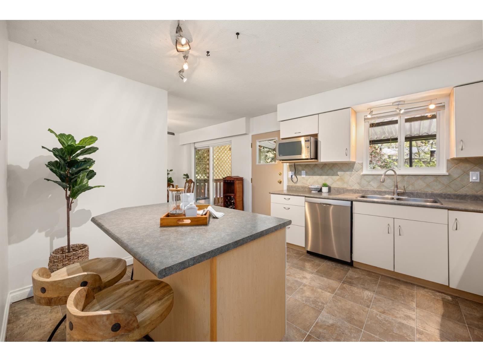 5866 179a Street, Surrey, British Columbia  V3S 4K3 - Photo 8 - R3112035