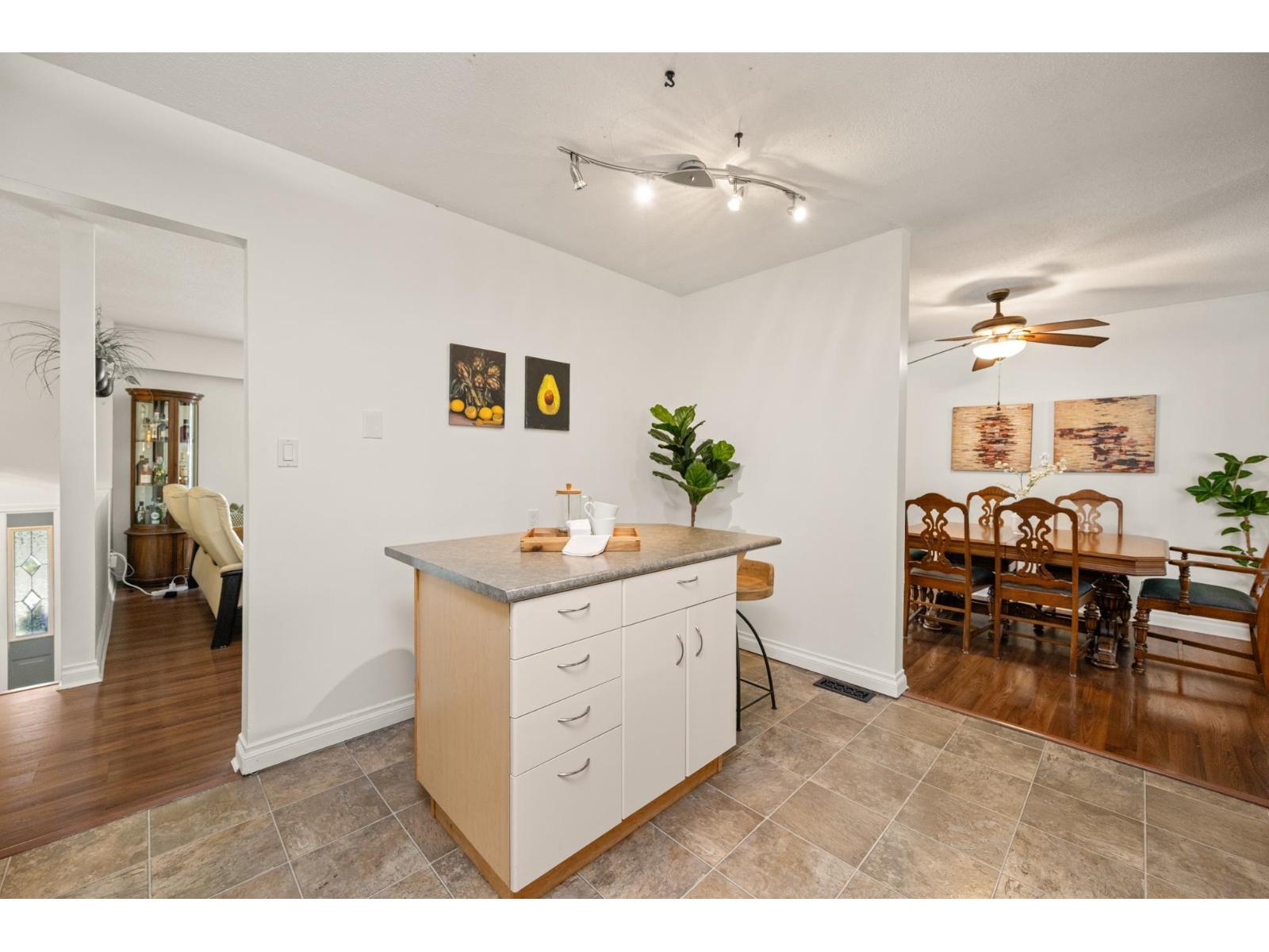 5866 179a Street, Surrey, British Columbia  V3S 4K3 - Photo 6 - R3112035