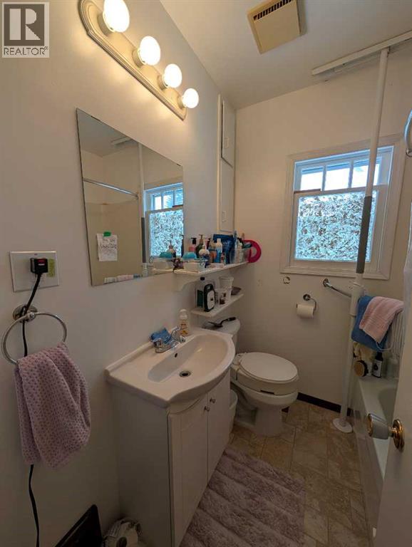 46 2 Street NW, Medicine Hat, Alberta  T1A 6J1 - Photo 10 - A2291440