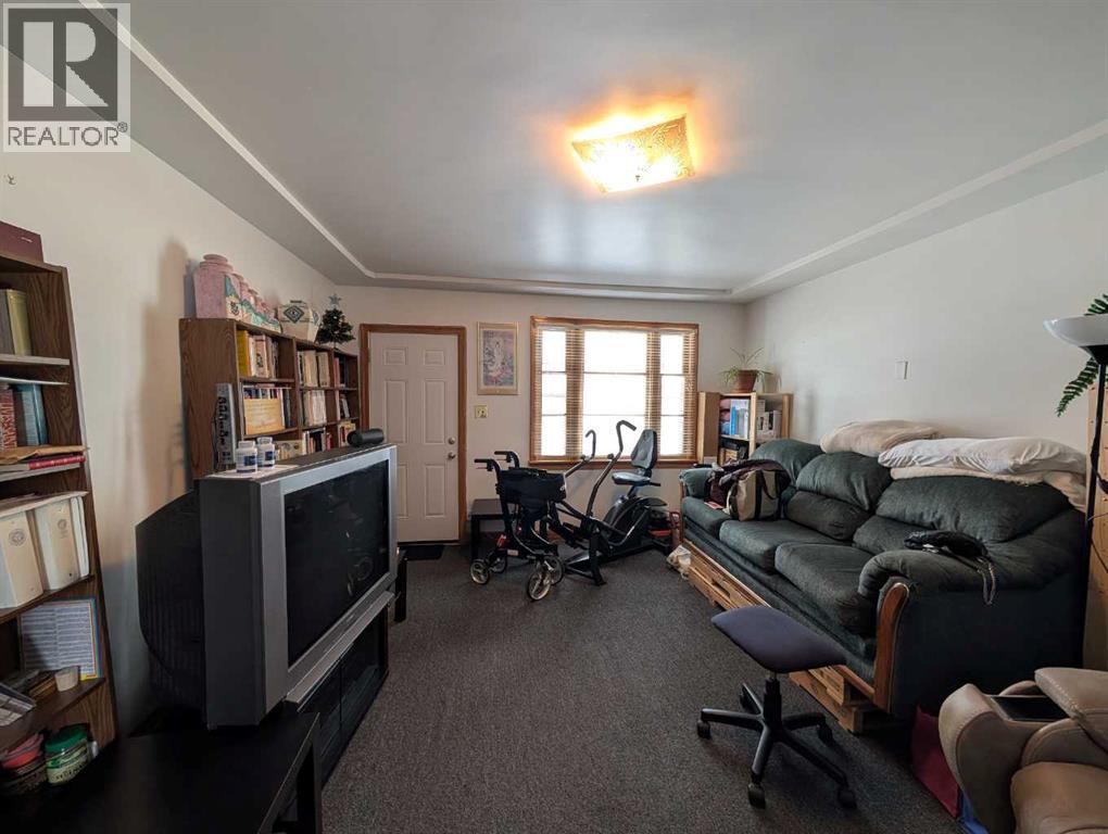 46 2 Street NW, Medicine Hat, Alberta  T1A 6J1 - Photo 5 - A2291440