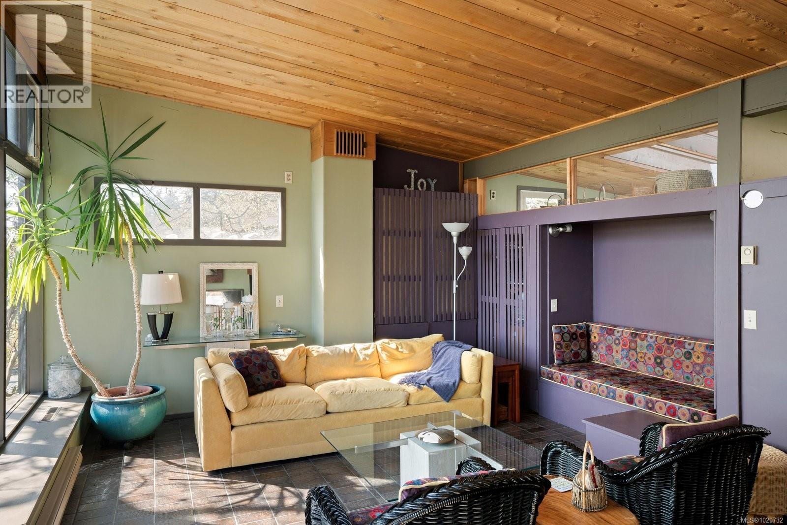 1168 Burnside Rd W, Saanich, British Columbia  V8Z 1N6 - Photo 10 - 1020732