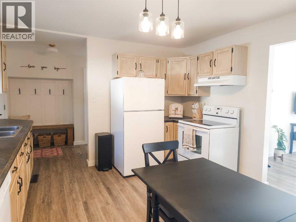 6616 5 Avenue, Edson, Alberta  T7E 1M4 - Photo 2 - A2287776