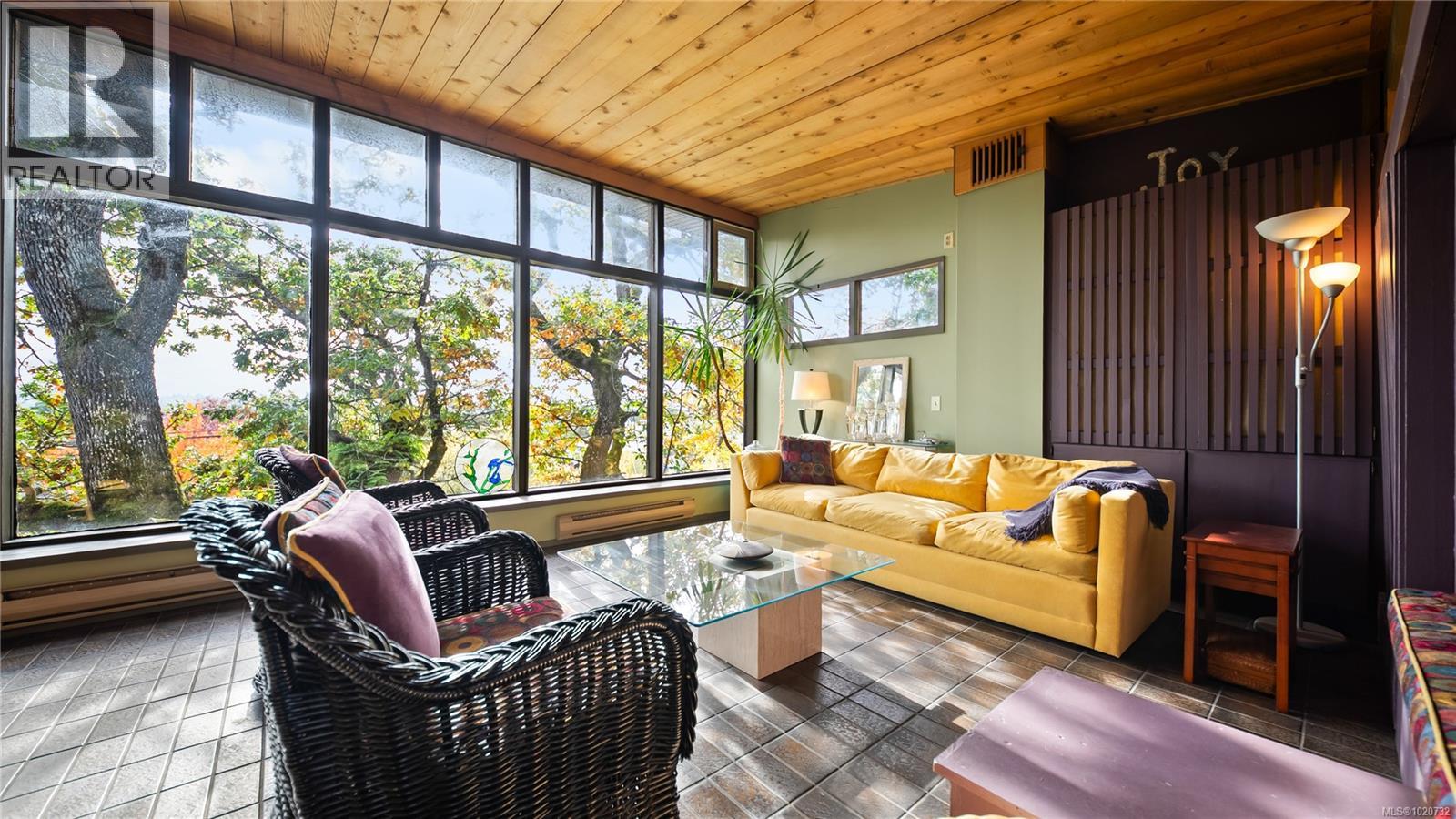 1168 Burnside Rd W, Saanich, British Columbia  V8Z 1N6 - Photo 9 - 1020732