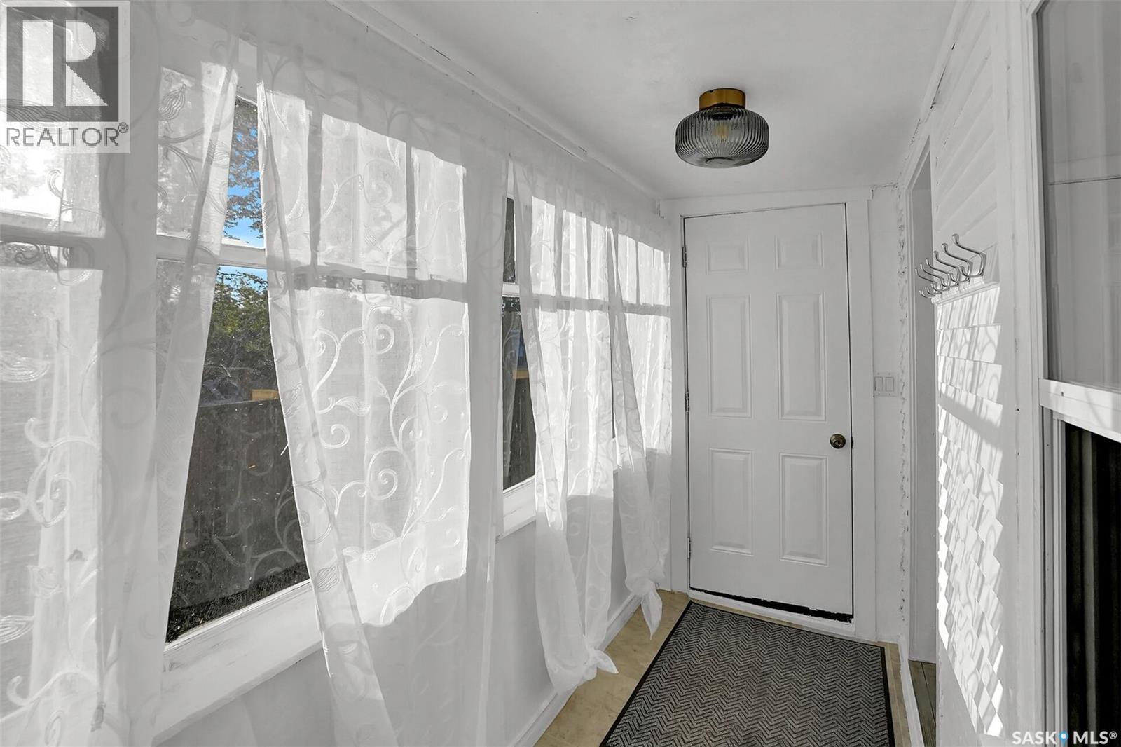 1668 Ottawa Street, Regina, Saskatchewan  S4P 1N9 - Photo 4 - SK025993