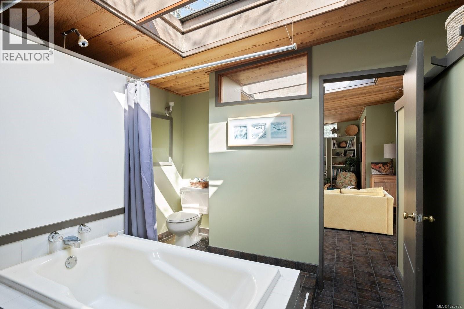 1168 Burnside Rd W, Saanich, British Columbia  V8Z 1N6 - Photo 35 - 1020732