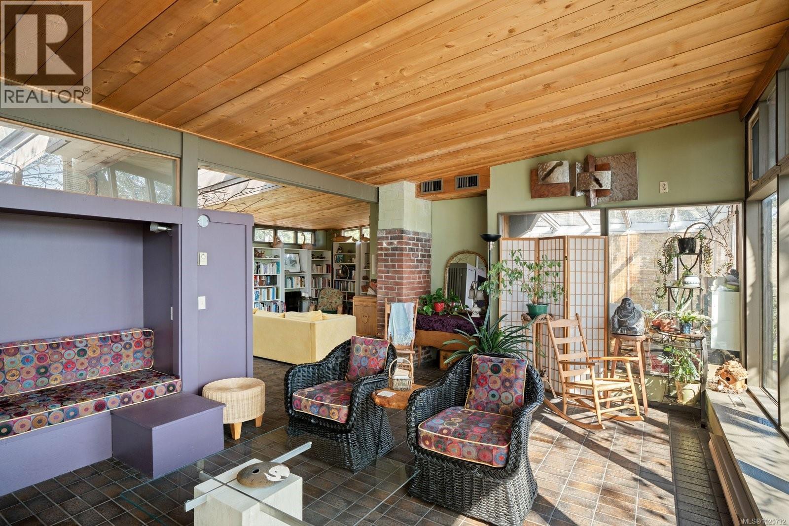 1168 Burnside Rd W, Saanich, British Columbia  V8Z 1N6 - Photo 11 - 1020732