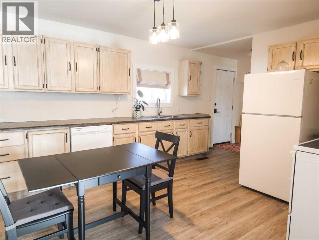 6616 5 Avenue, Edson, Alberta  T7E 1M4 - Photo 3 - A2287776