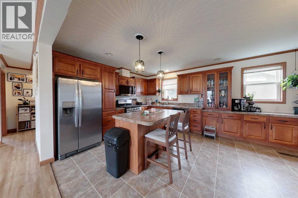 720 10 Street SE, Slave Lake, Alberta  T0G 2A3 - Photo 3 - A2290970