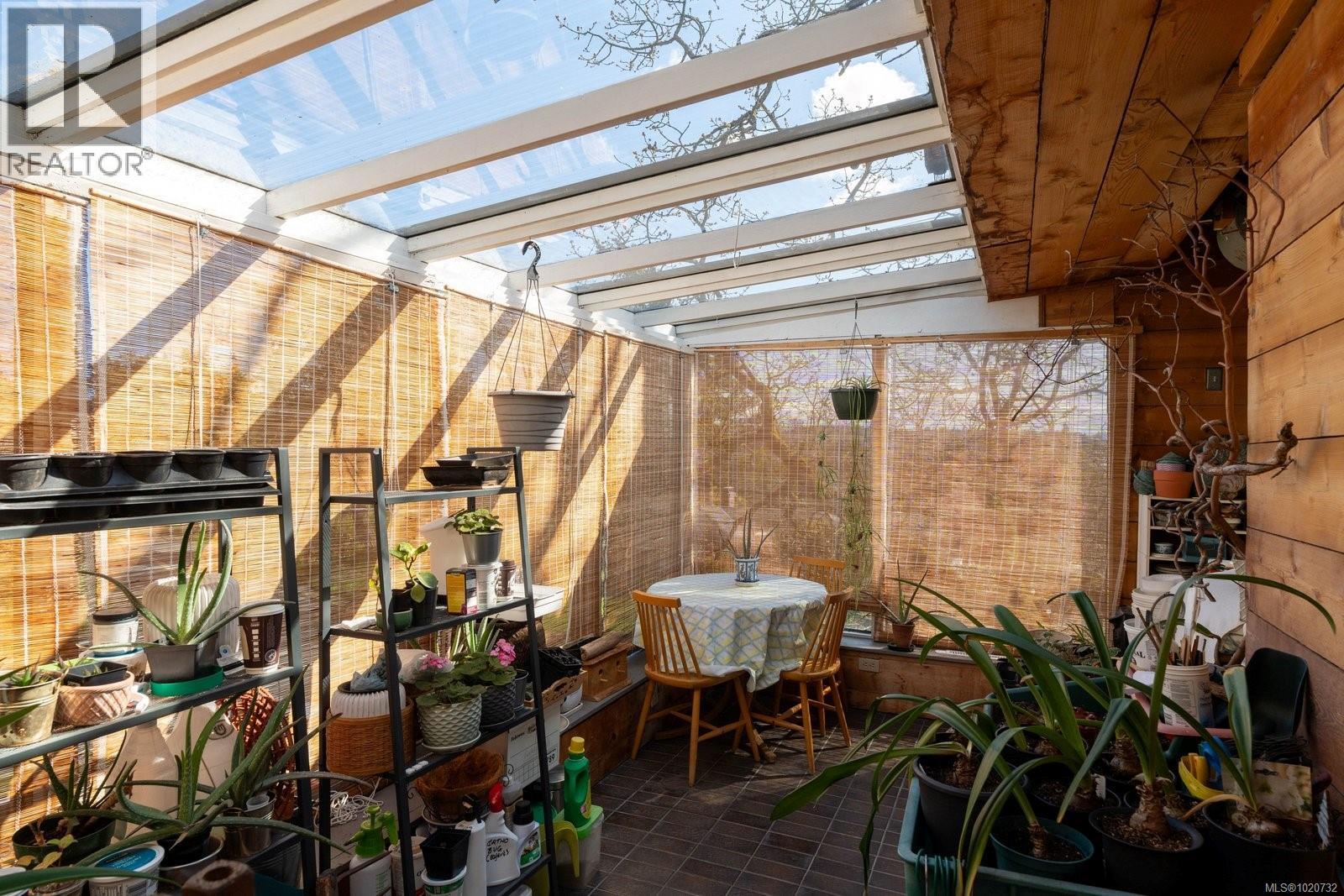 1168 Burnside Rd W, Saanich, British Columbia  V8Z 1N6 - Photo 15 - 1020732