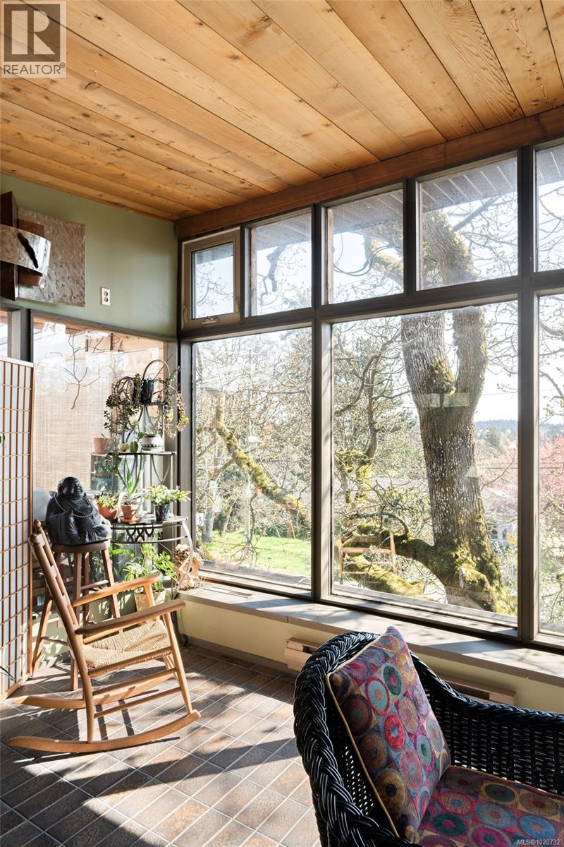 1168 Burnside Rd W, Saanich, British Columbia  V8Z 1N6 - Photo 12 - 1020732