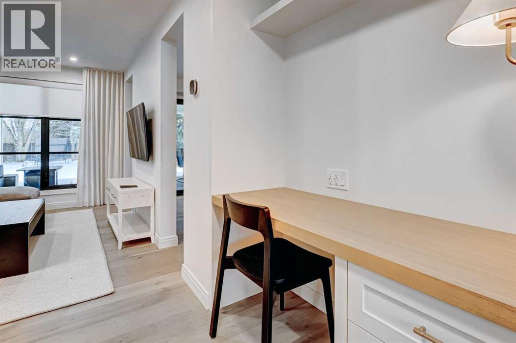 6755 Livingstone Drive Sw, Calgary, Alberta  T3E 6J2 - Photo 18 - A2304068