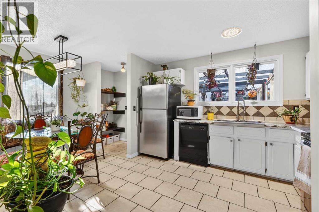 928 Pinecliff Drive Ne, Calgary, Alberta  T1Y 3Y2 - Photo 8 - A2299116