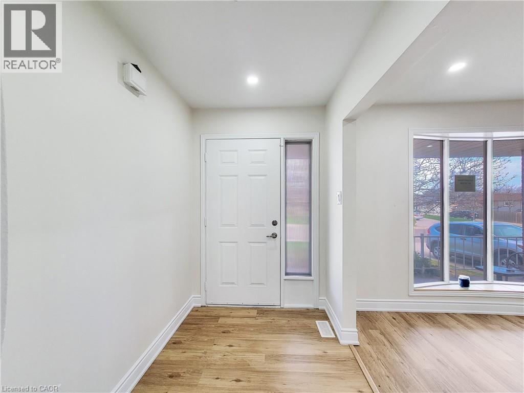 216 Ravenbury Drive, Hamilton, Ontario  L8W 2J1 - Photo 4 - 40823144