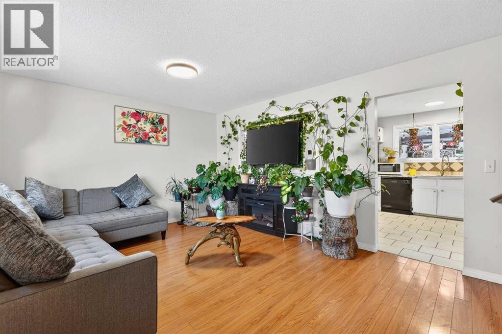 928 Pinecliff Drive Ne, Calgary, Alberta  T1Y 3Y2 - Photo 6 - A2299116