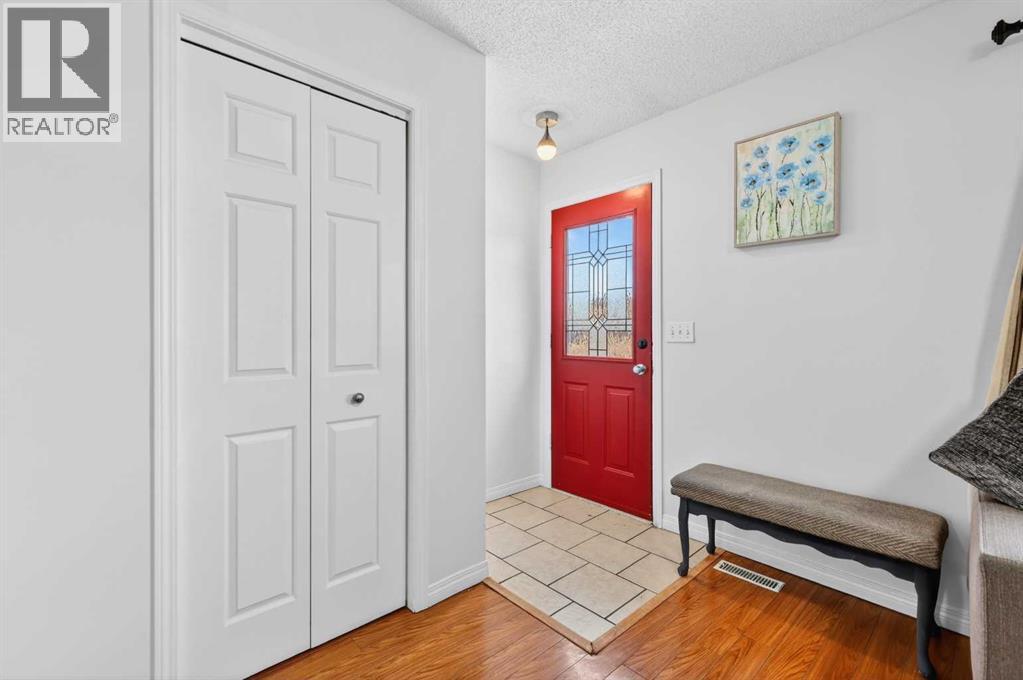 928 Pinecliff Drive Ne, Calgary, Alberta  T1Y 3Y2 - Photo 4 - A2299116