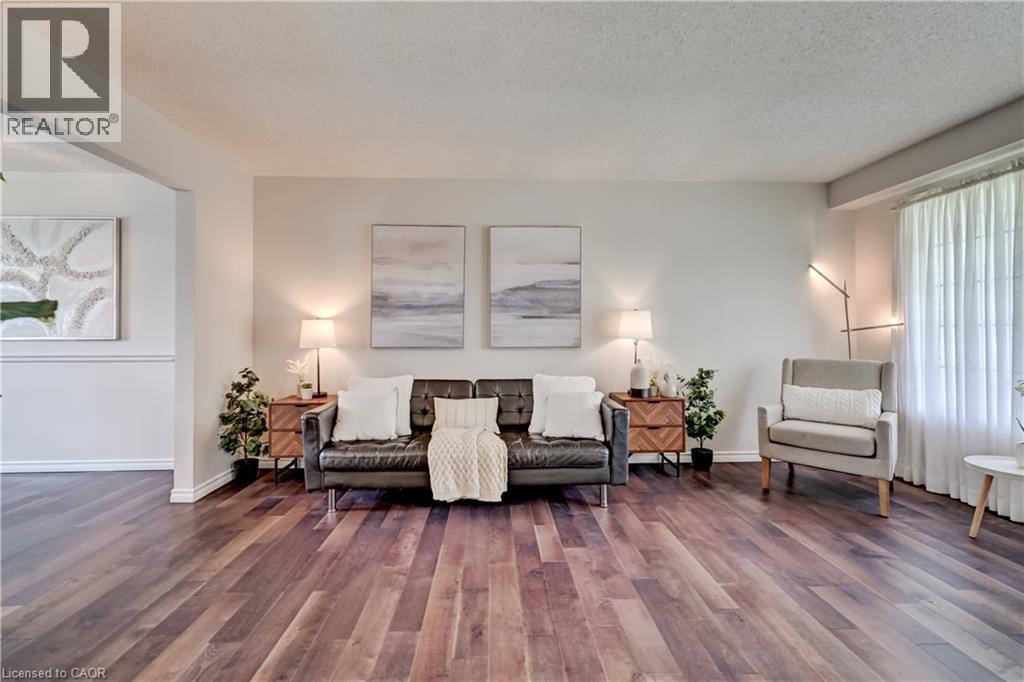 33 Carlyle Place, Kitchener, Ontario  N2P 1B6 - Photo 2 - 40819999