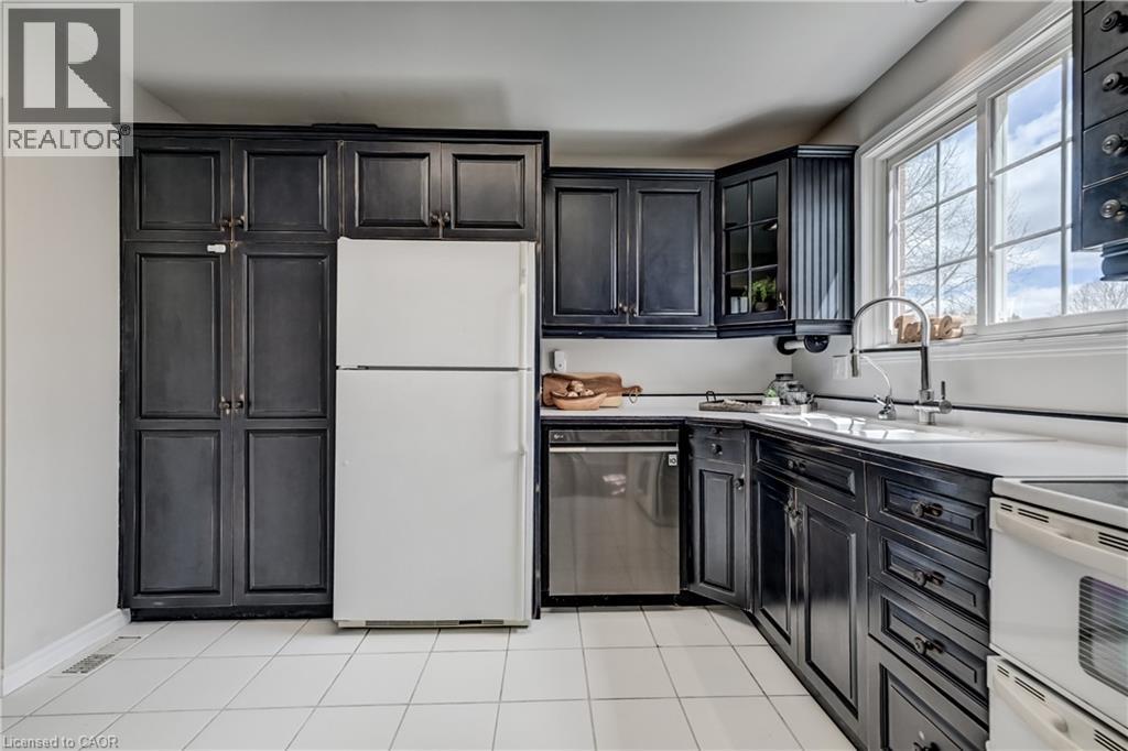 33 Carlyle Place, Kitchener, Ontario  N2P 1B6 - Photo 6 - 40819999