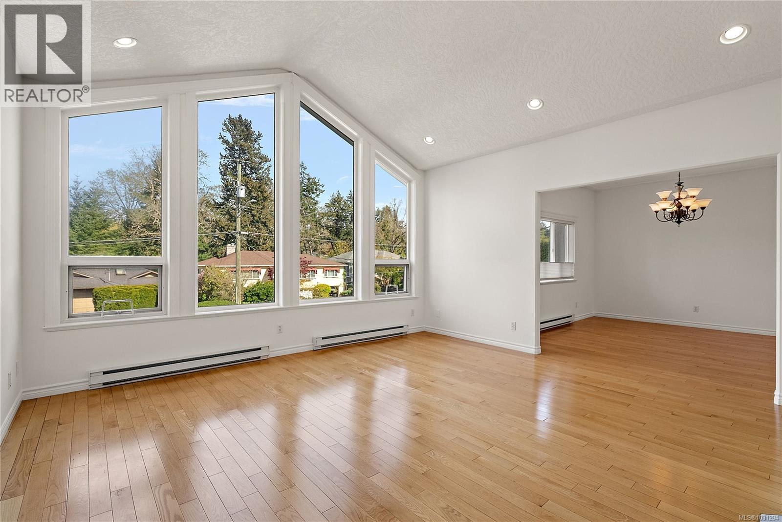 3914 Ascot Dr, Saanich, British Columbia  V8P 3S1 - Photo 4 - 1031294