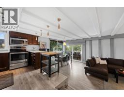 201 341 MAHON AVENUE, North Vancouver, British Columbia