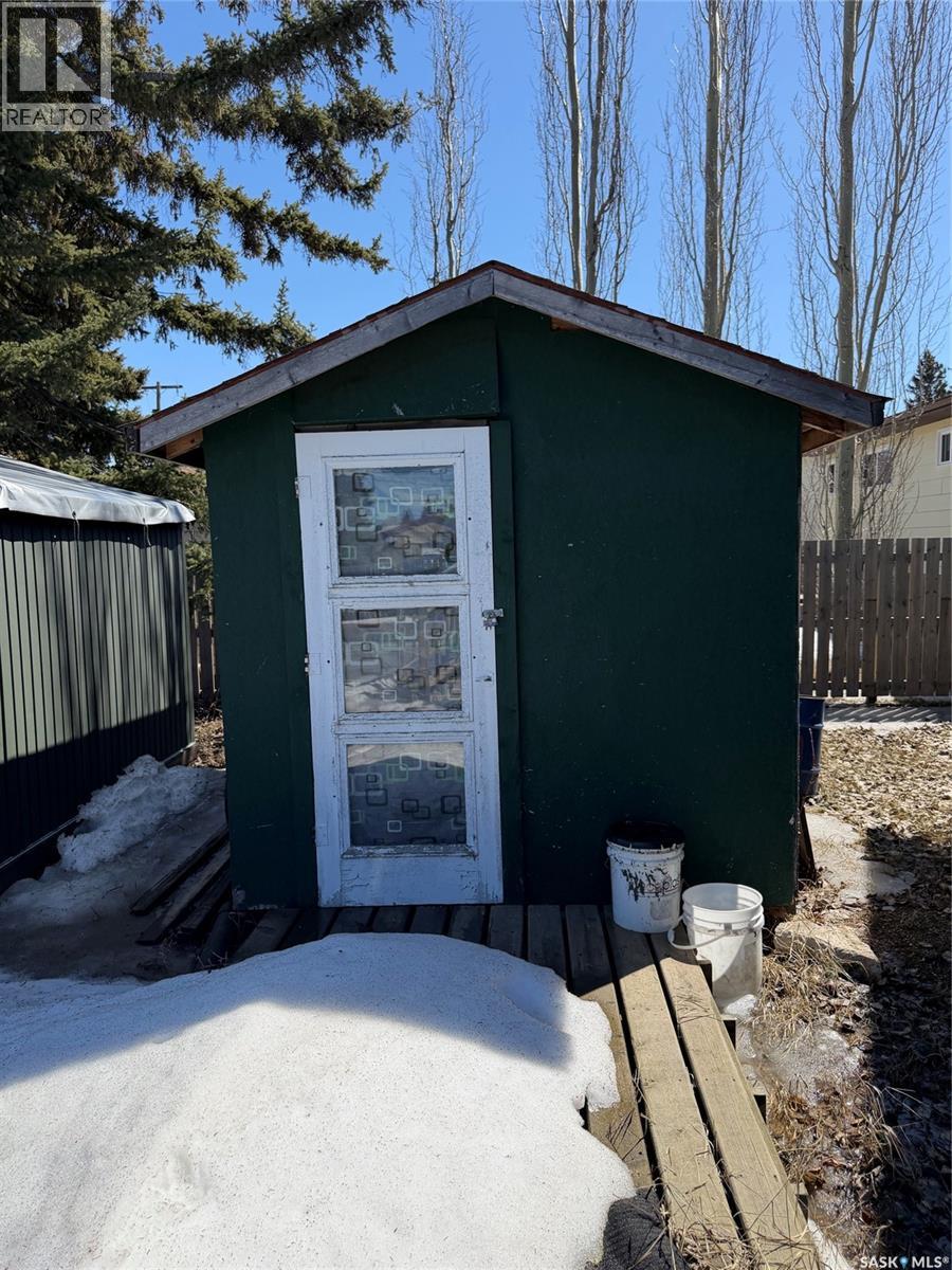 222 1st Avenue, Glaslyn, Saskatchewan  S0M 0Y0 - Photo 17 - SK033415