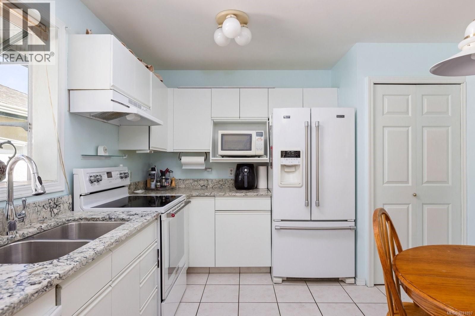 21 5156 Cordova Bay Rd, Saanich, British Columbia  V8Y 2X6 - Photo 10 - 1031897