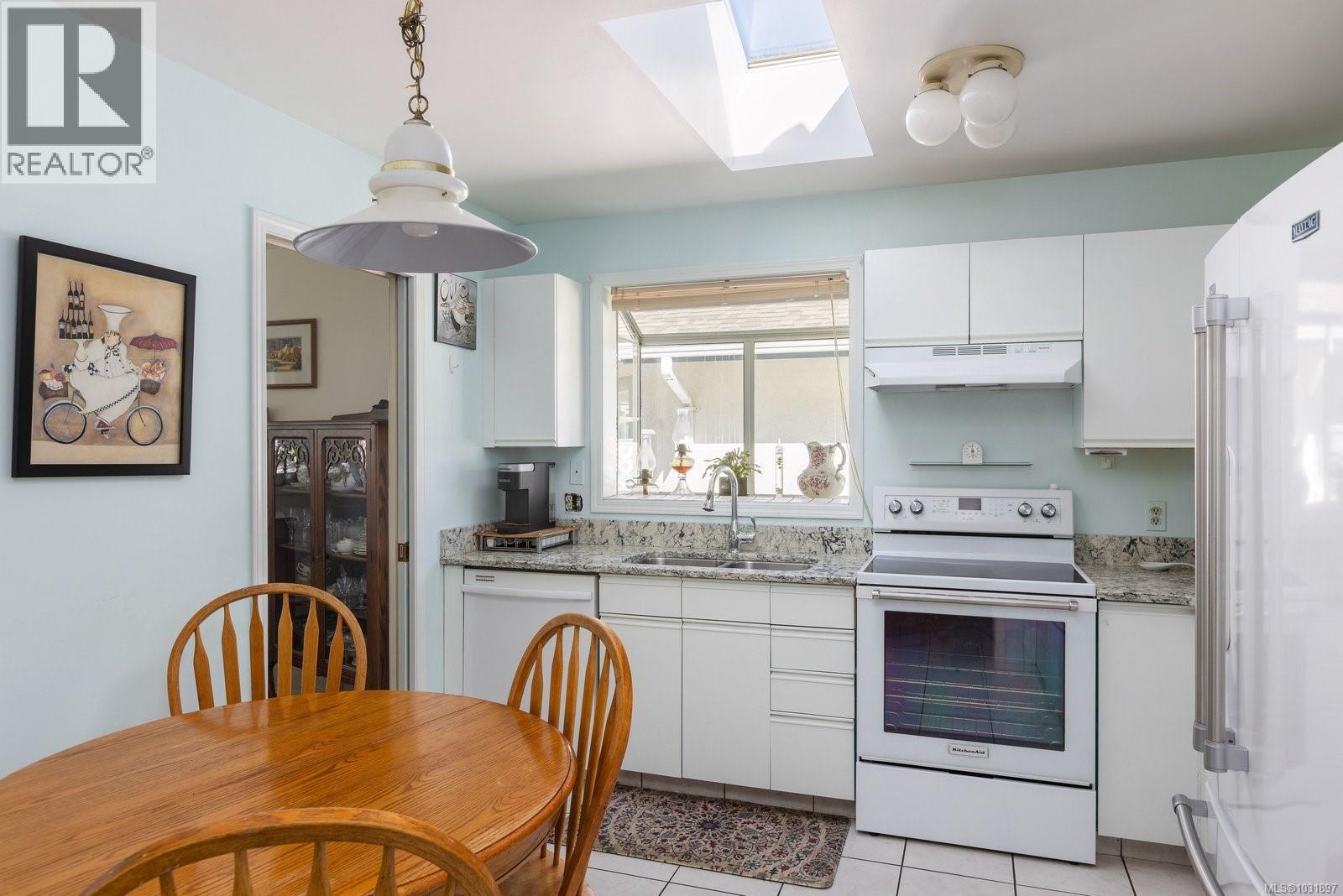 21 5156 Cordova Bay Rd, Saanich, British Columbia  V8Y 2X6 - Photo 11 - 1031897