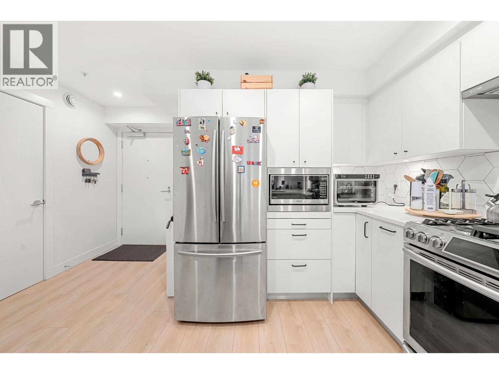 402 1519 Crown Street, Vancouver, British Columbia  V7J 1G6 - Photo 11 - R3114507