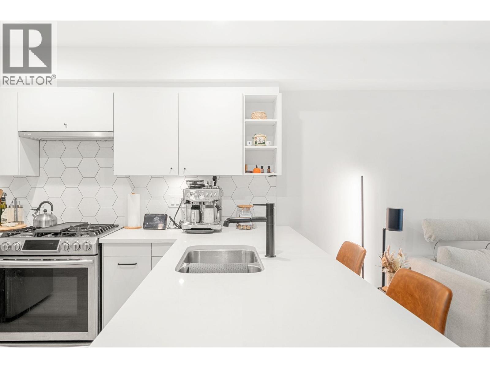 402 1519 Crown Street, Vancouver, British Columbia  V7J 1G6 - Photo 13 - R3114507