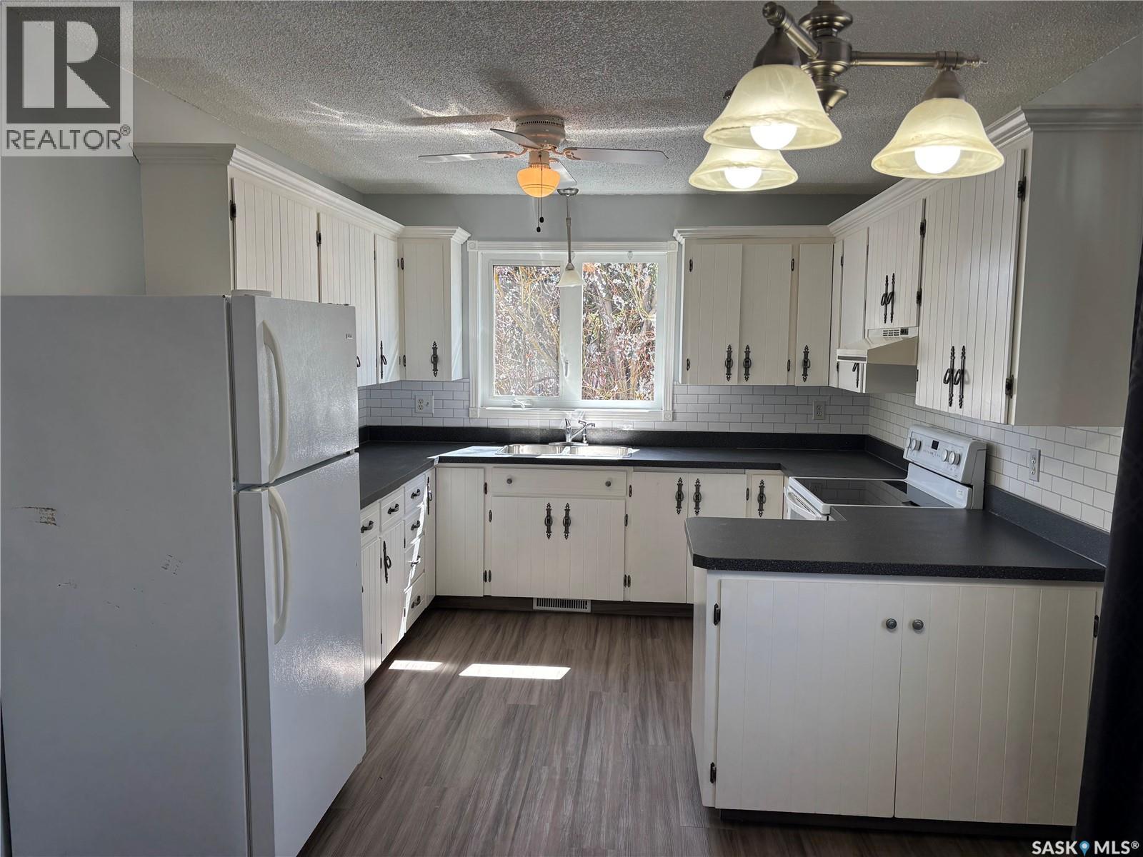 201 Lister Kaye Crescent, Swift Current, Saskatchewan  S9H 4J6 - Photo 2 - SK033456